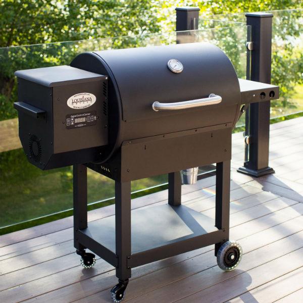 Louisiana Grills LG900 45" Black Freestanding Wood Pellet Grill